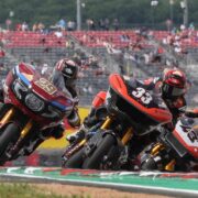 KING OF THE BAGGERS パフォーマンスバガー ツアラー ハーレーのレース