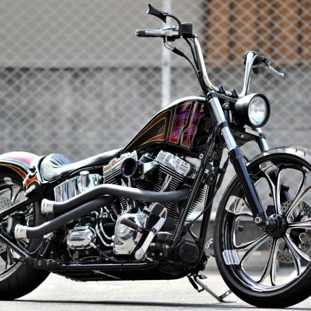 ドレスアップに最高!ハーレー.ソフテイル.ツーリング.純正アクセサリー.フットボードインサート.バーシールド.FLHR.FXSTC.FLHX.FLSTC.FLSTF 今、ツーリングファミリーがアツイ！！ │バージンハーレー