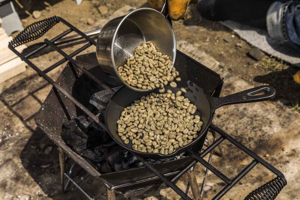 キャンプツーリング
コーヒー生豆
焙煎
焚火
スキレット