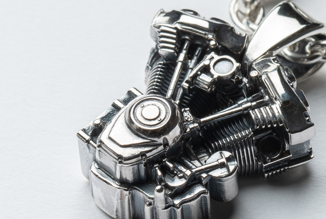 鉄馬乗り的 銘品図鑑 7th-Heaven Art Jewelry「Engine Pendant